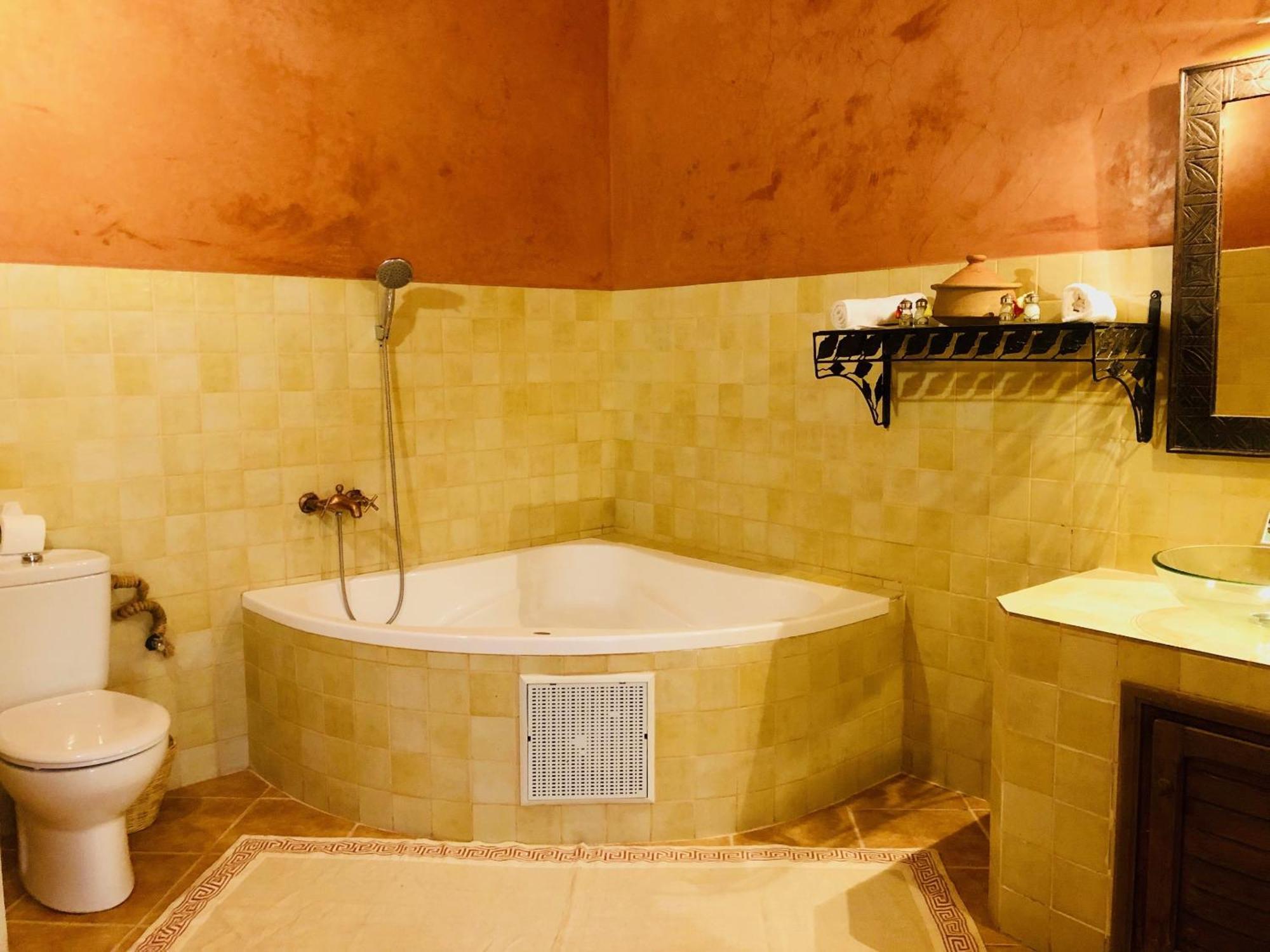 Kasbah Isfoula And Spa Ait Benhaddou Habitación foto